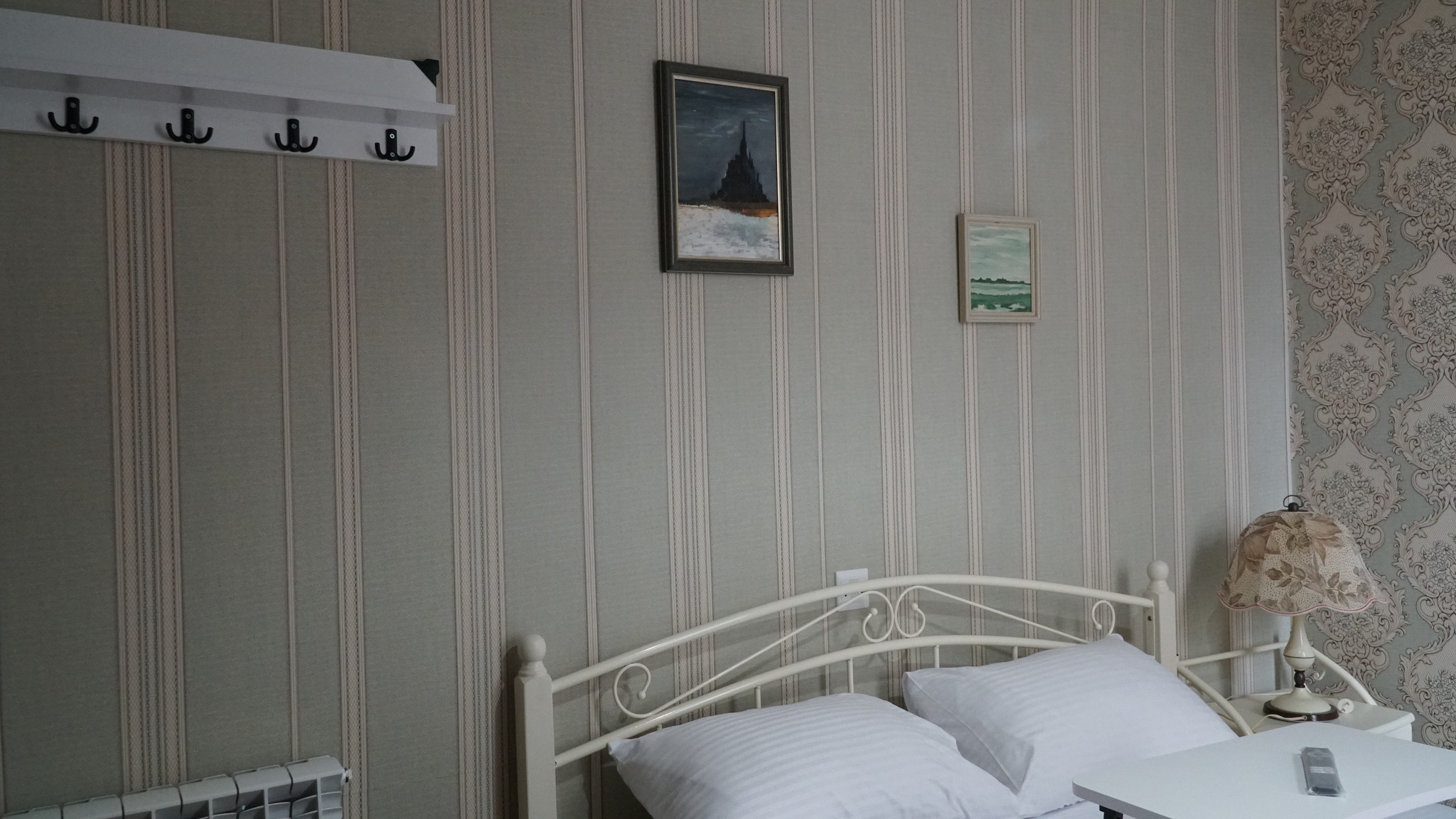 Deluxe Room - Wall Detail