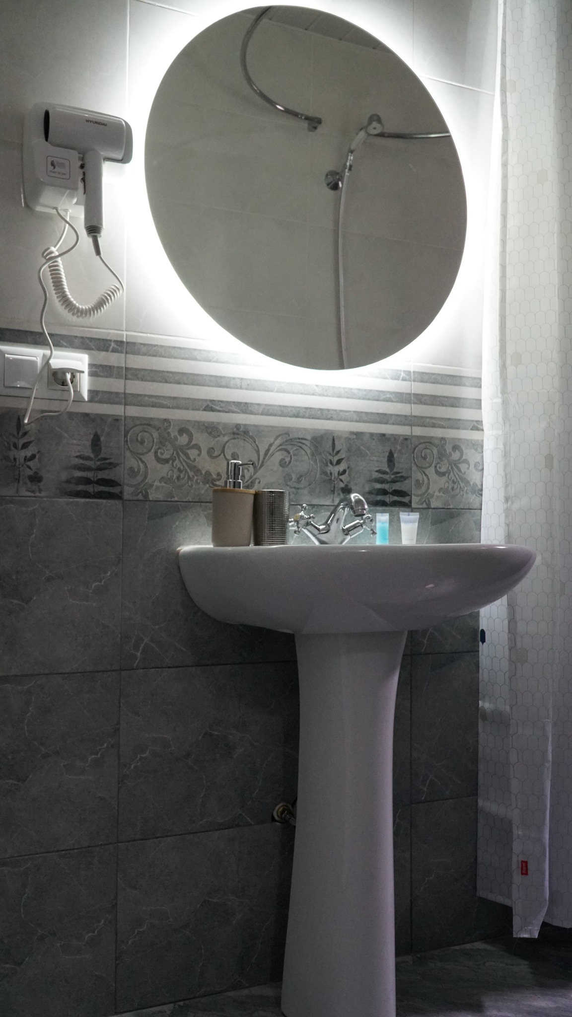 Deluxe Room - Bathroom